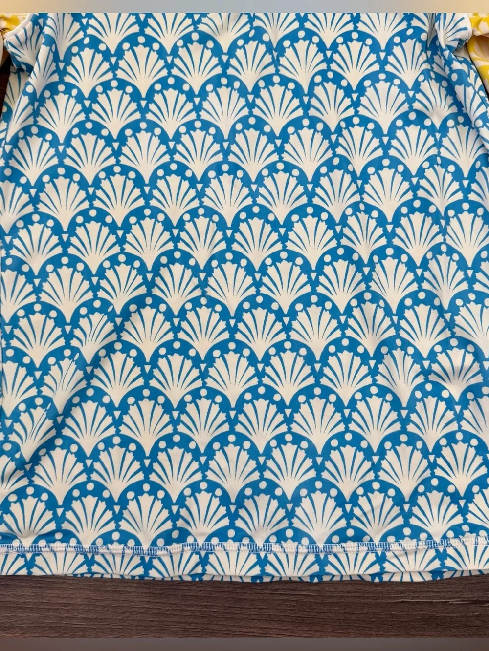Boden Youth Long Sleeve Scallop Shell Print Long Sleeve Rash Guard Sz 9-10